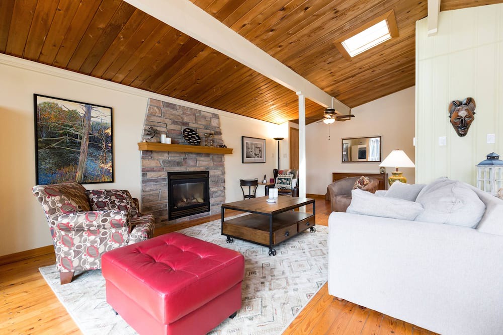 Photo of Livingroom in Georgian Bay