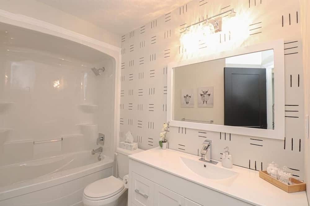 Photo of Bathroom in Chatham-Kent