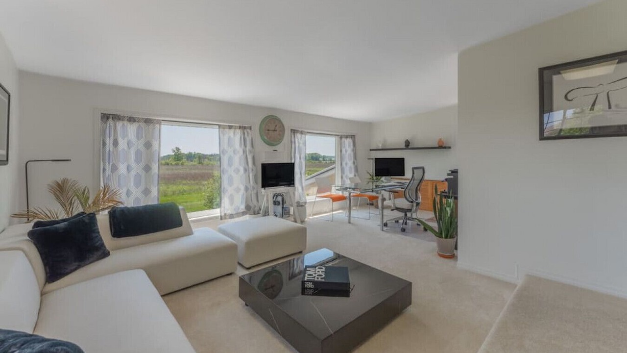 Photo of Livingroom in Belleville