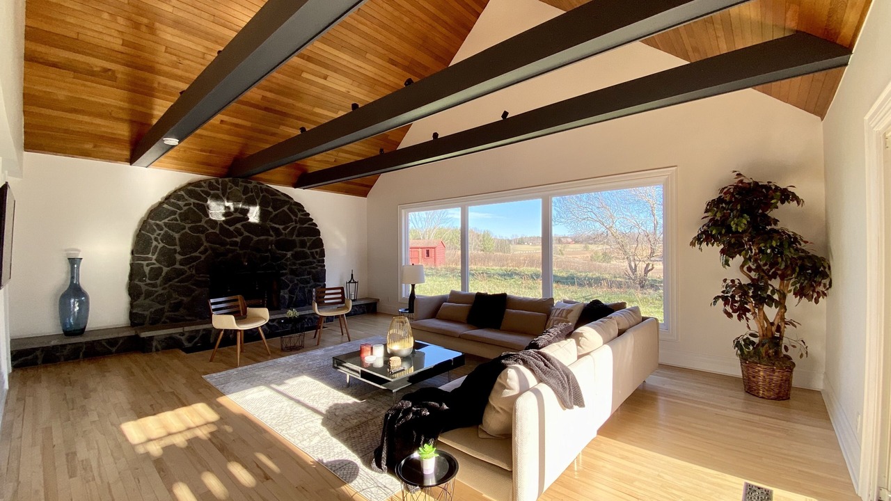 Photo of Livingroom in Caledon