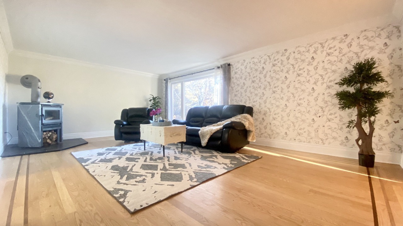 Photo of Livingroom in Caledon