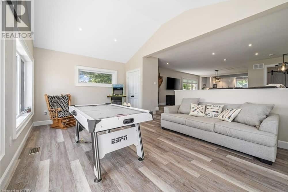 Photo of Livingroom in Bobcaygeon