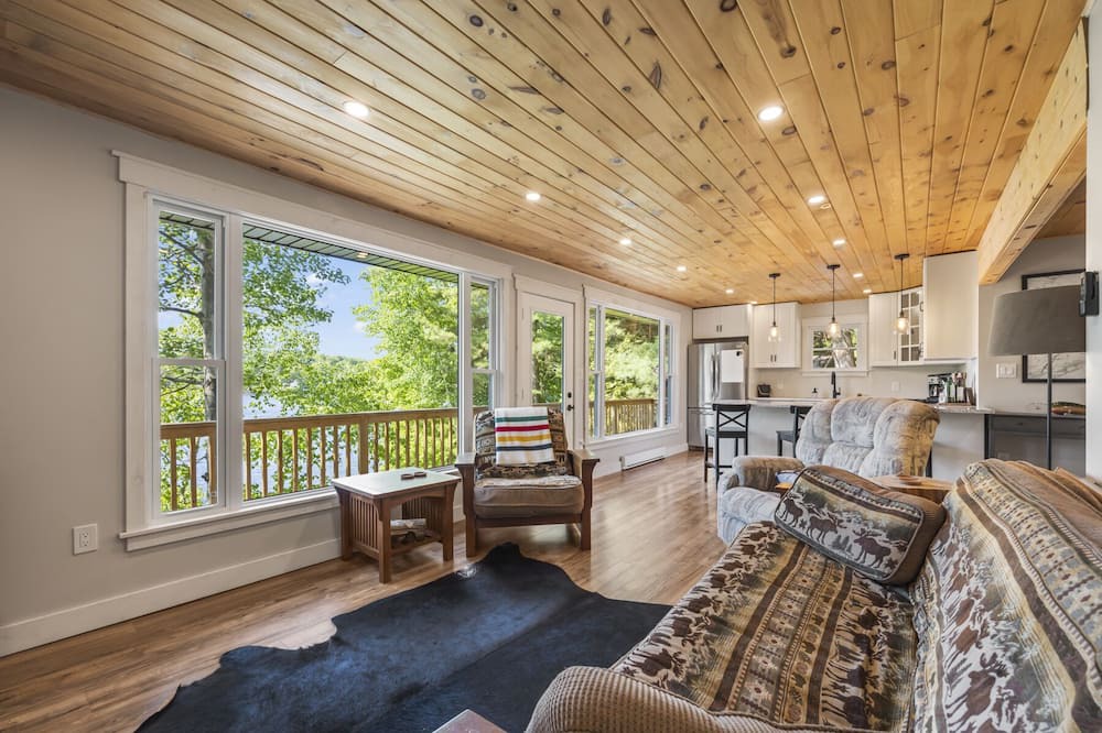 Photo of Livingroom in Seeleys Bay