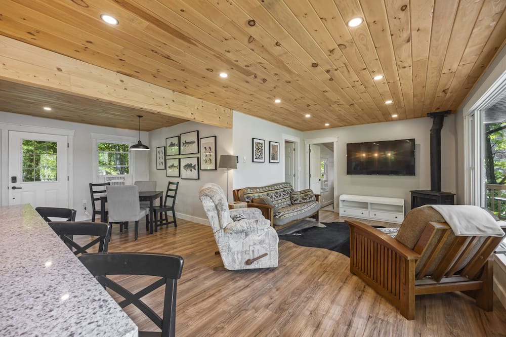 Photo of Livingroom in Seeleys Bay