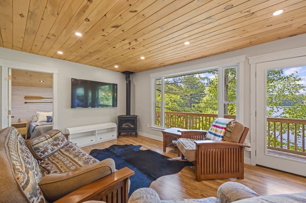 Photo of Livingroom in Seeleys Bay