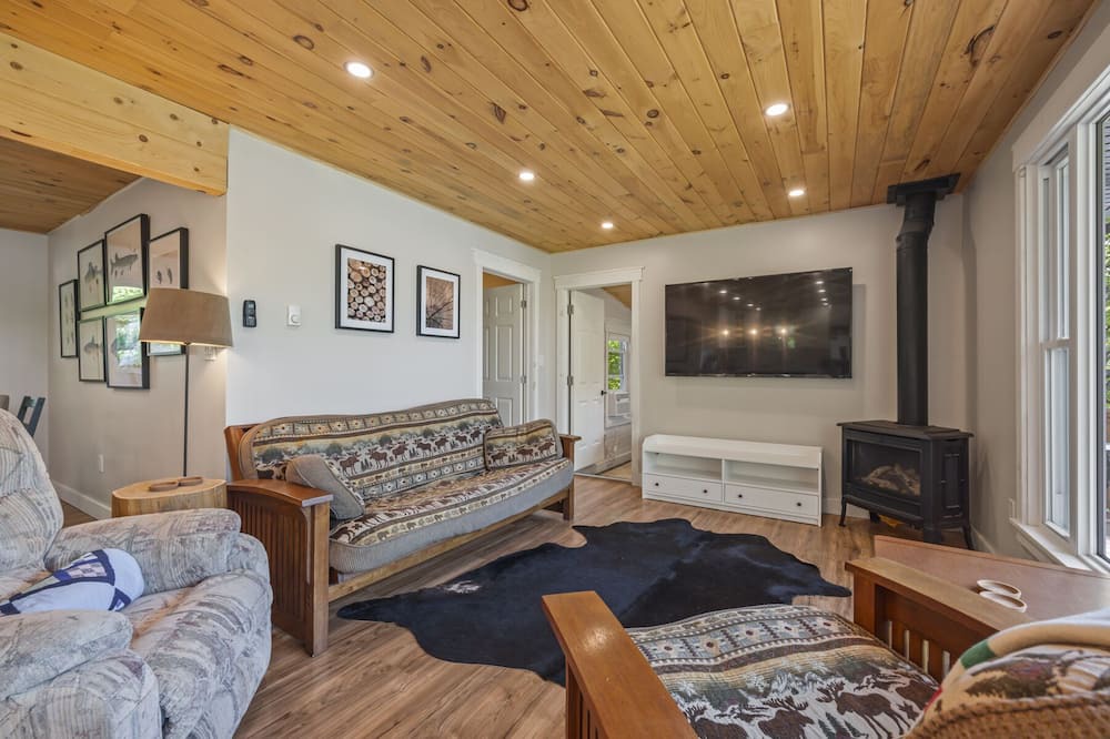 Photo of Livingroom in Seeleys Bay