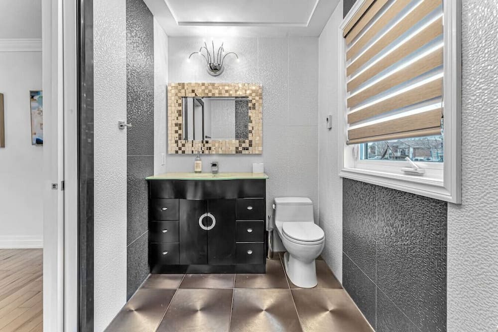Photo of Bathroom in Erin Mills