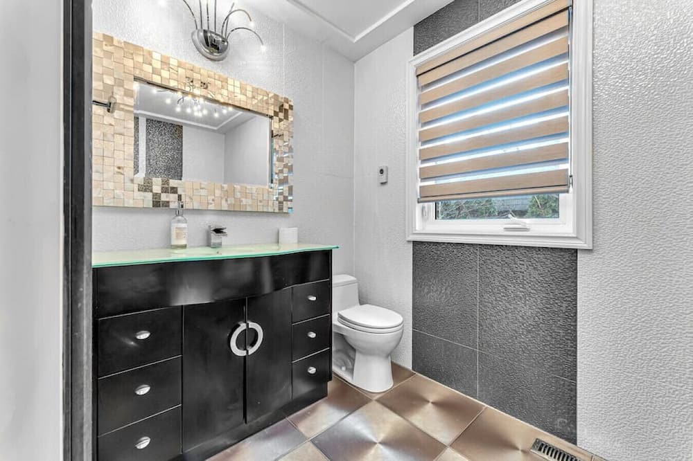 Photo of Bathroom in Erin Mills