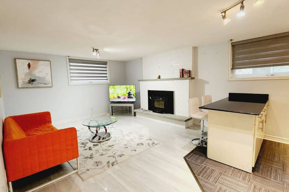 Photo of Livingroom in Erin Mills