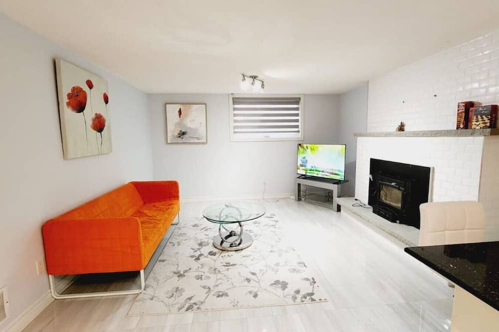 Photo of Livingroom in Erin Mills