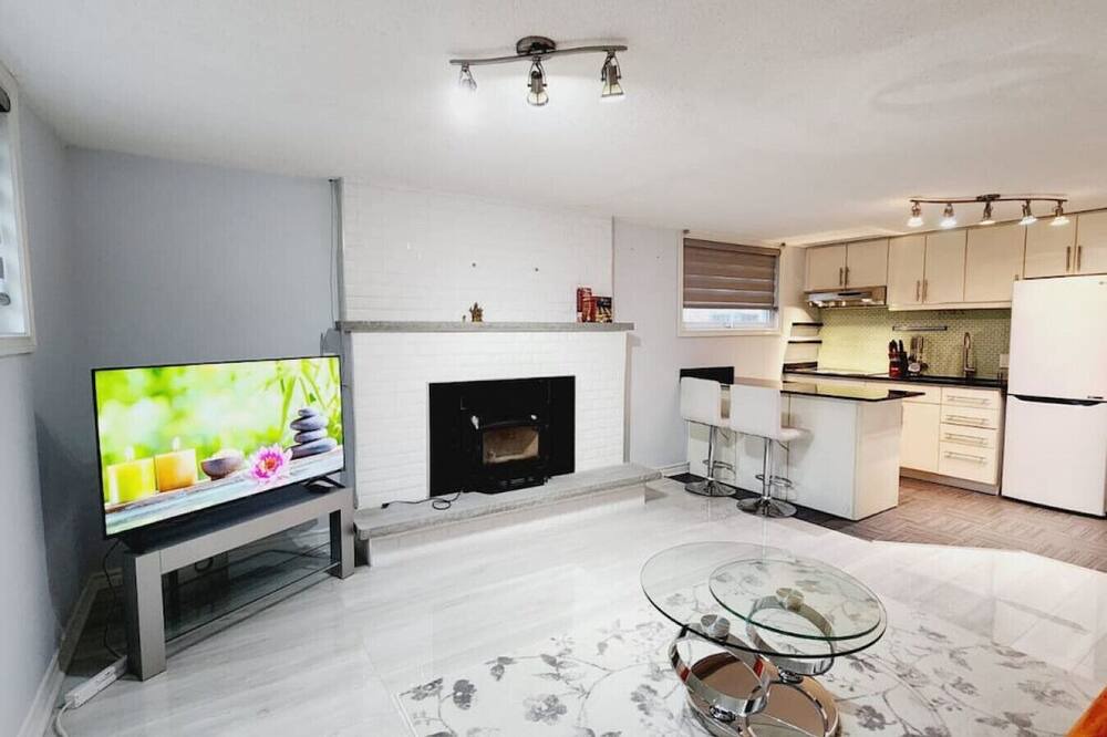 Photo of Livingroom in Erin Mills