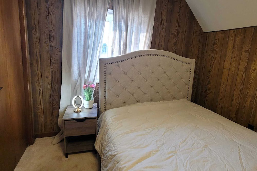 Photo of Bedroom in Wallaceburg