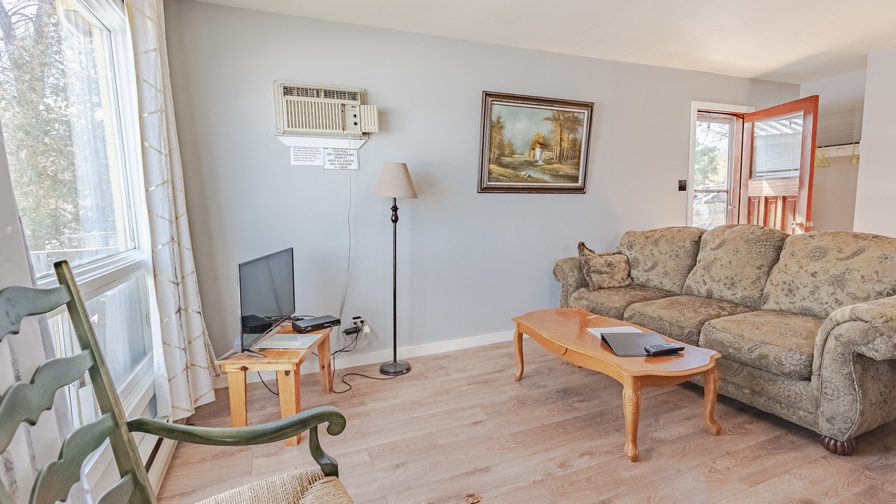 Photo of Livingroom in Frontenac