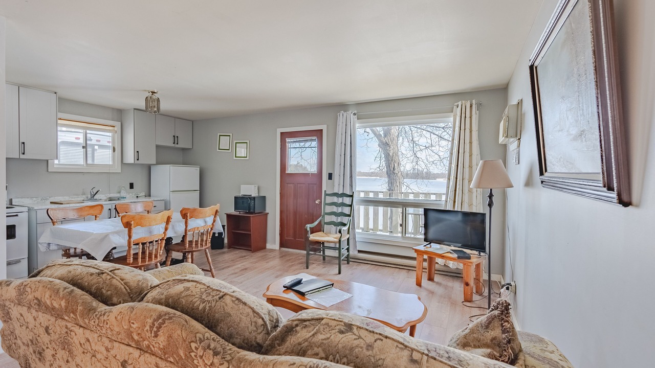 Photo of Livingroom in Frontenac