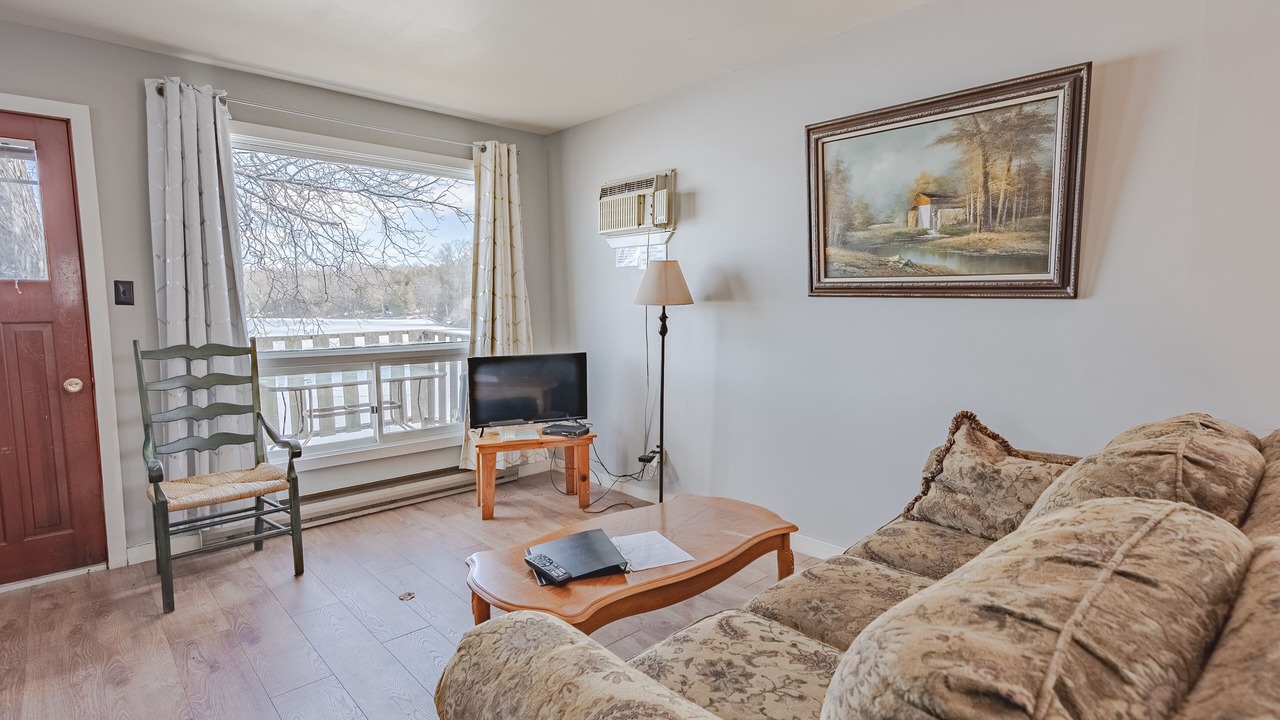 Photo of Livingroom in Frontenac