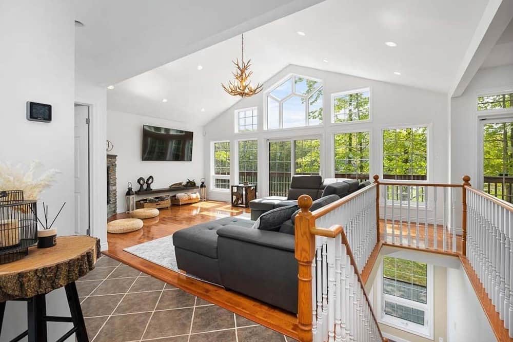 Photo of Livingroom in Tiny