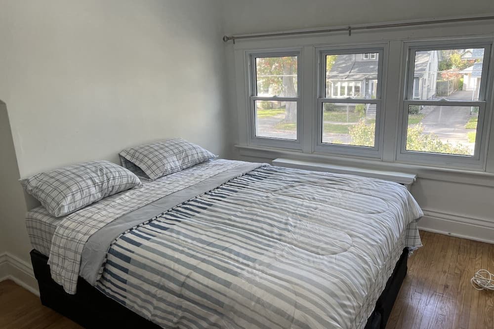 Photo of Bedroom in Port Colborne