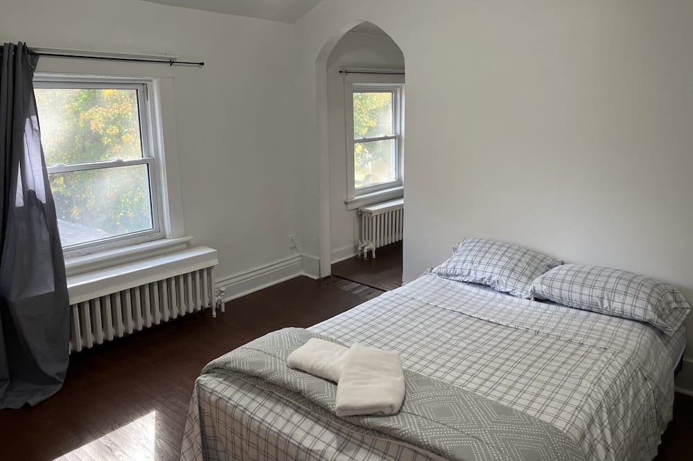 Photo of Bedroom in Port Colborne