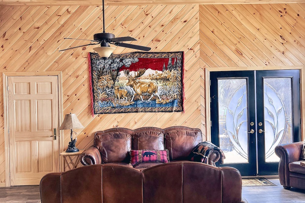Photo of Livingroom in River Valley