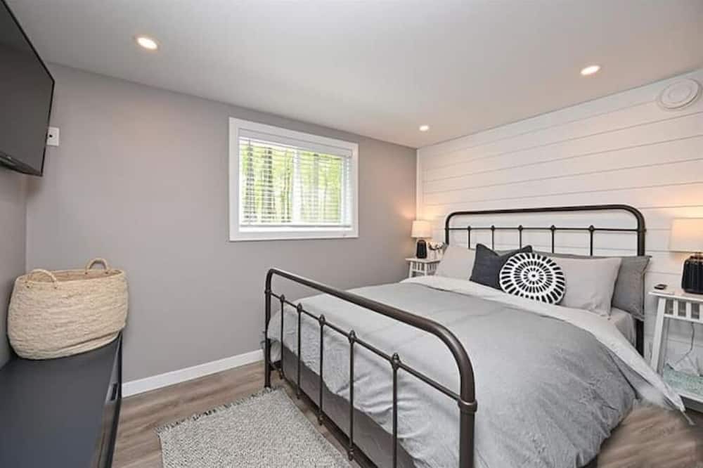 Photo of Bedroom in Elizabethtown-Kitley