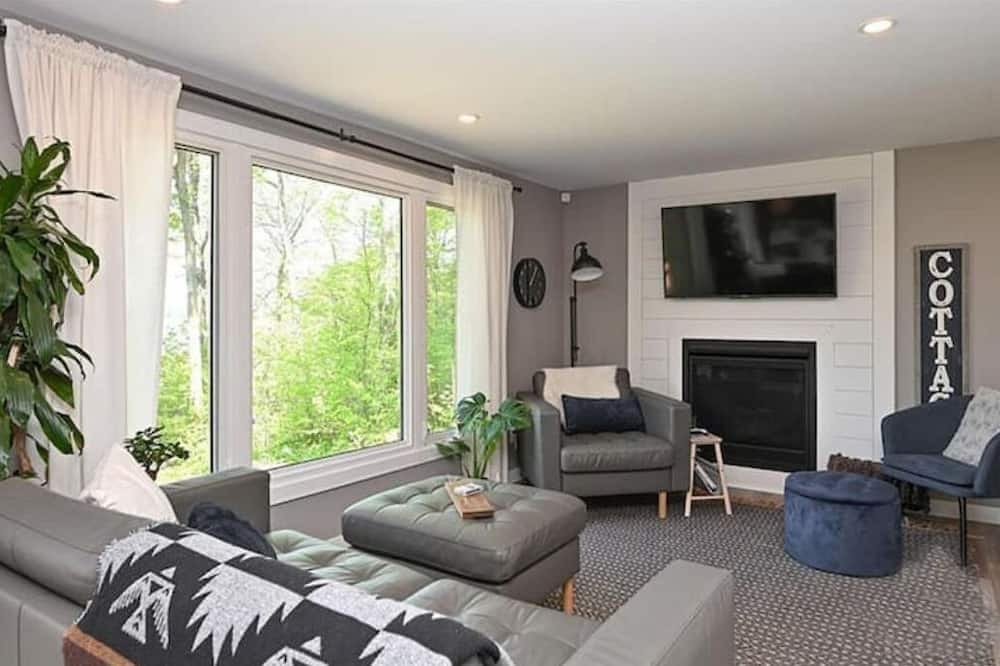 Photo of Livingroom in Elizabethtown-Kitley