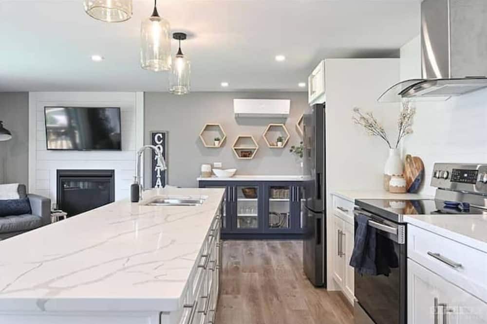 Photo of Kitchen in Elizabethtown-Kitley