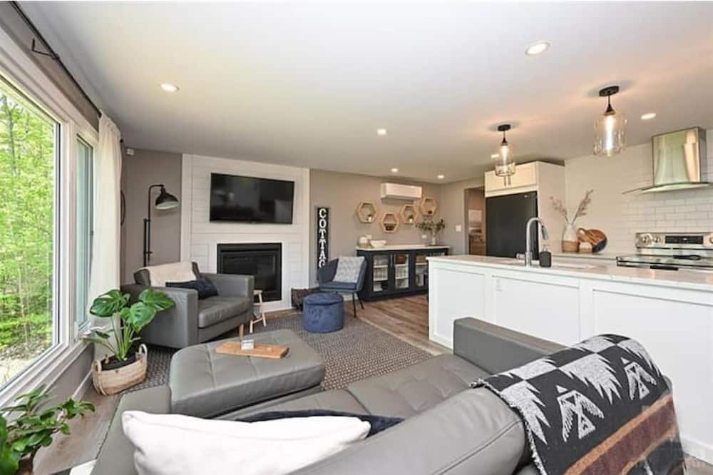 Photo of Livingroom in Elizabethtown-Kitley