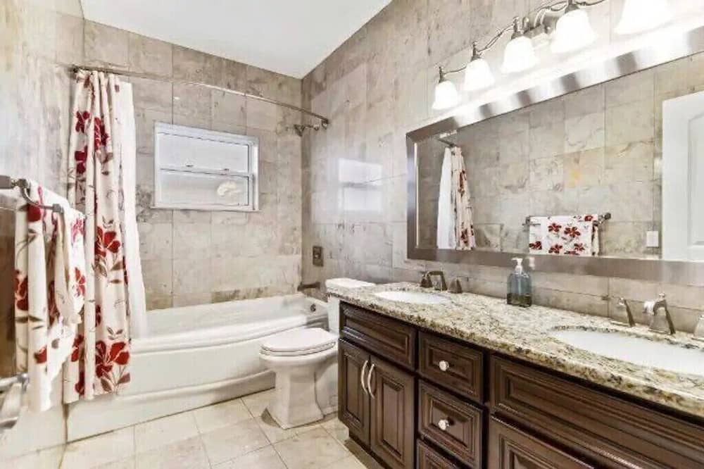 Photo of Bathroom in Pefferlaw