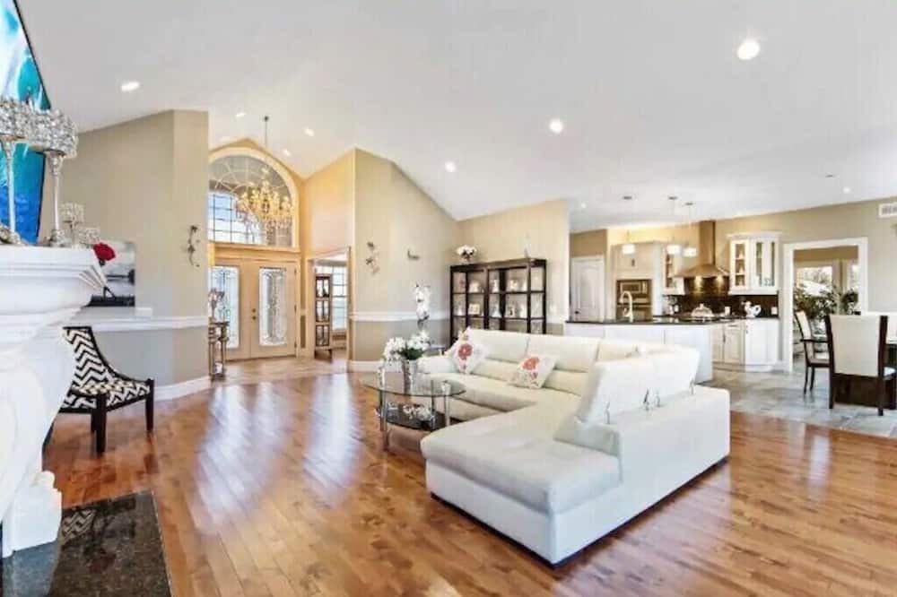 Photo of Livingroom in Pefferlaw