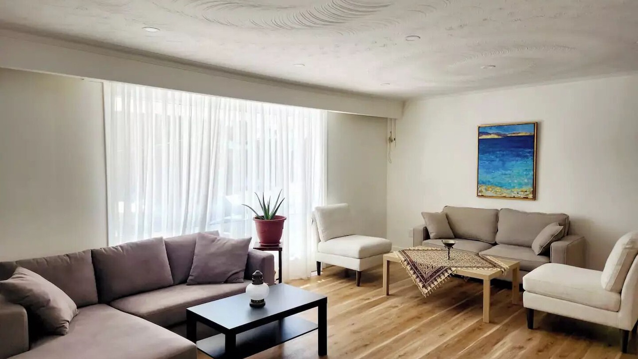 Photo of Livingroom in Thornhill