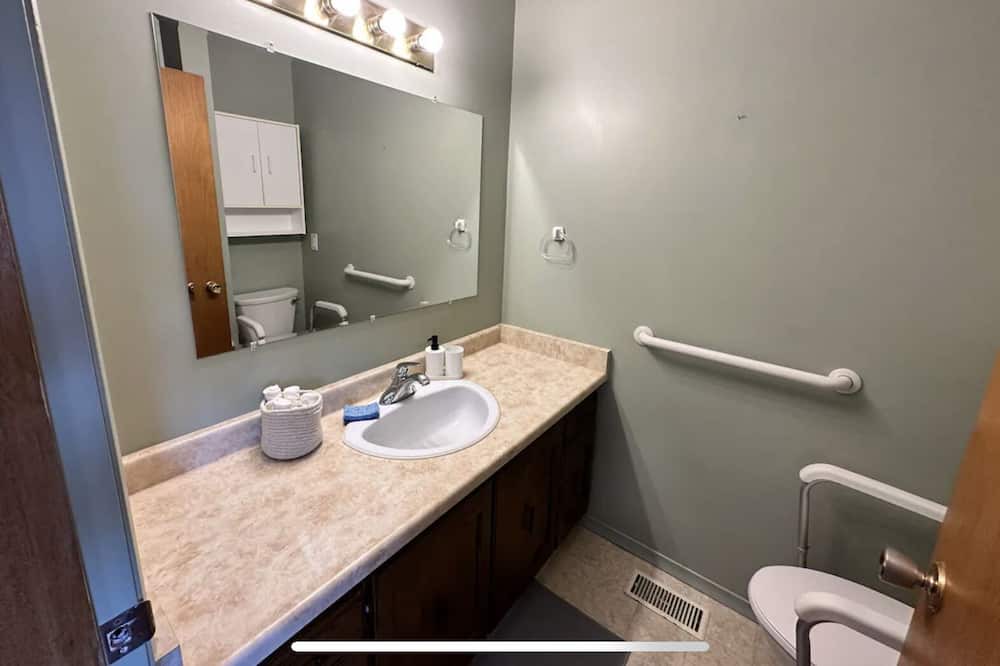 Photo of Bathroom in Lindsay