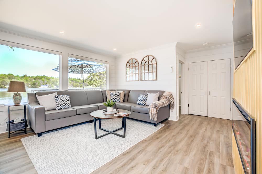 Photo of Livingroom in Campbellford