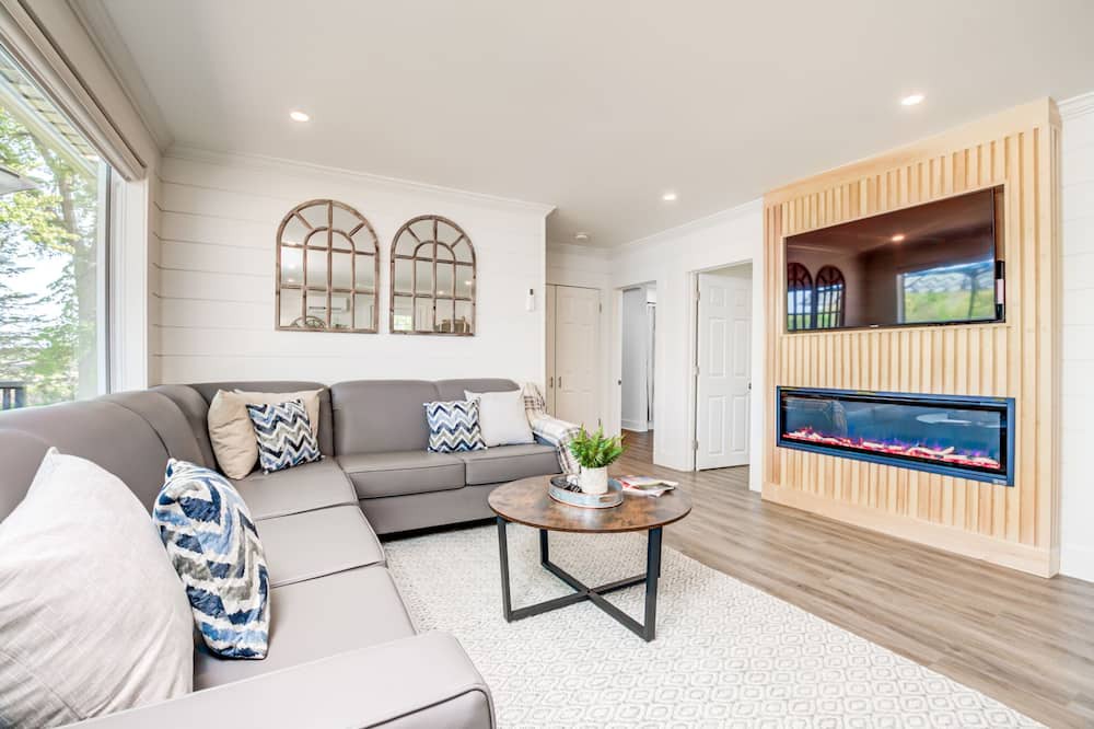 Photo of Livingroom in Campbellford