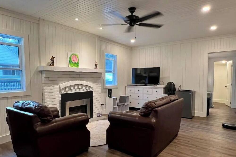 Photo of Livingroom in Port Sydney