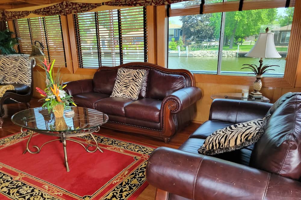 Photo of Livingroom in Lighthouse Cove