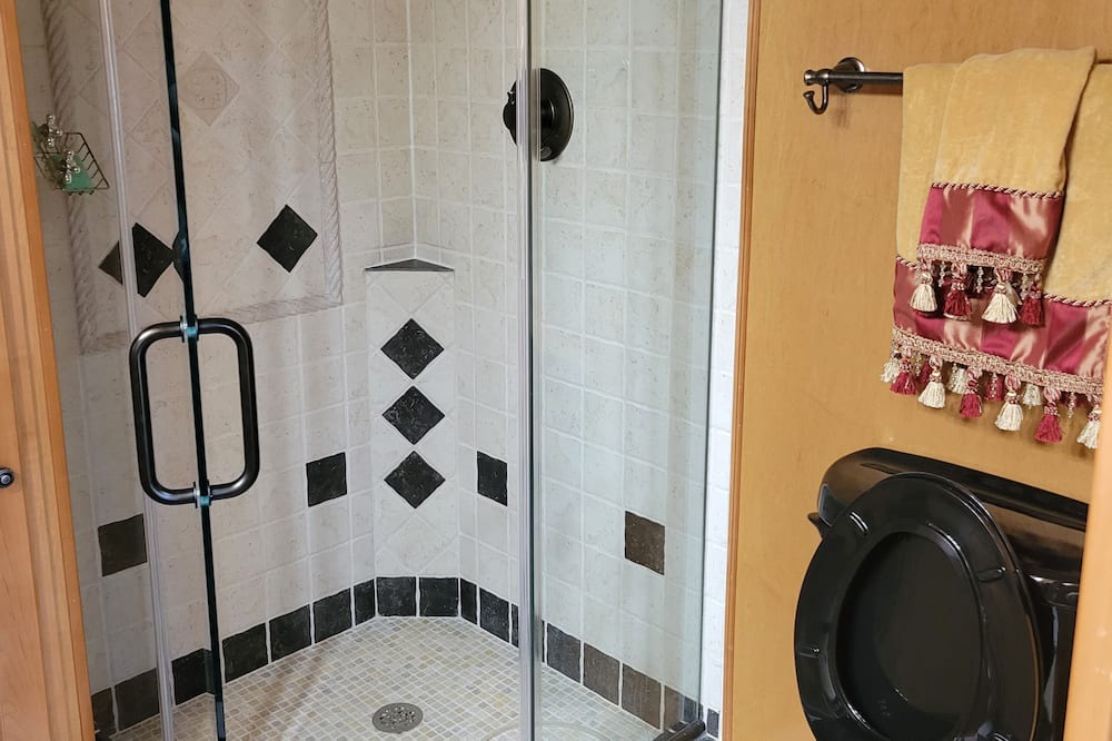 Photo of Bathroom in Lighthouse Cove