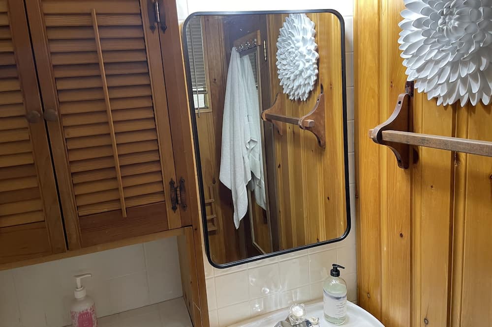 Photo of Bathroom in Marmora and Lake