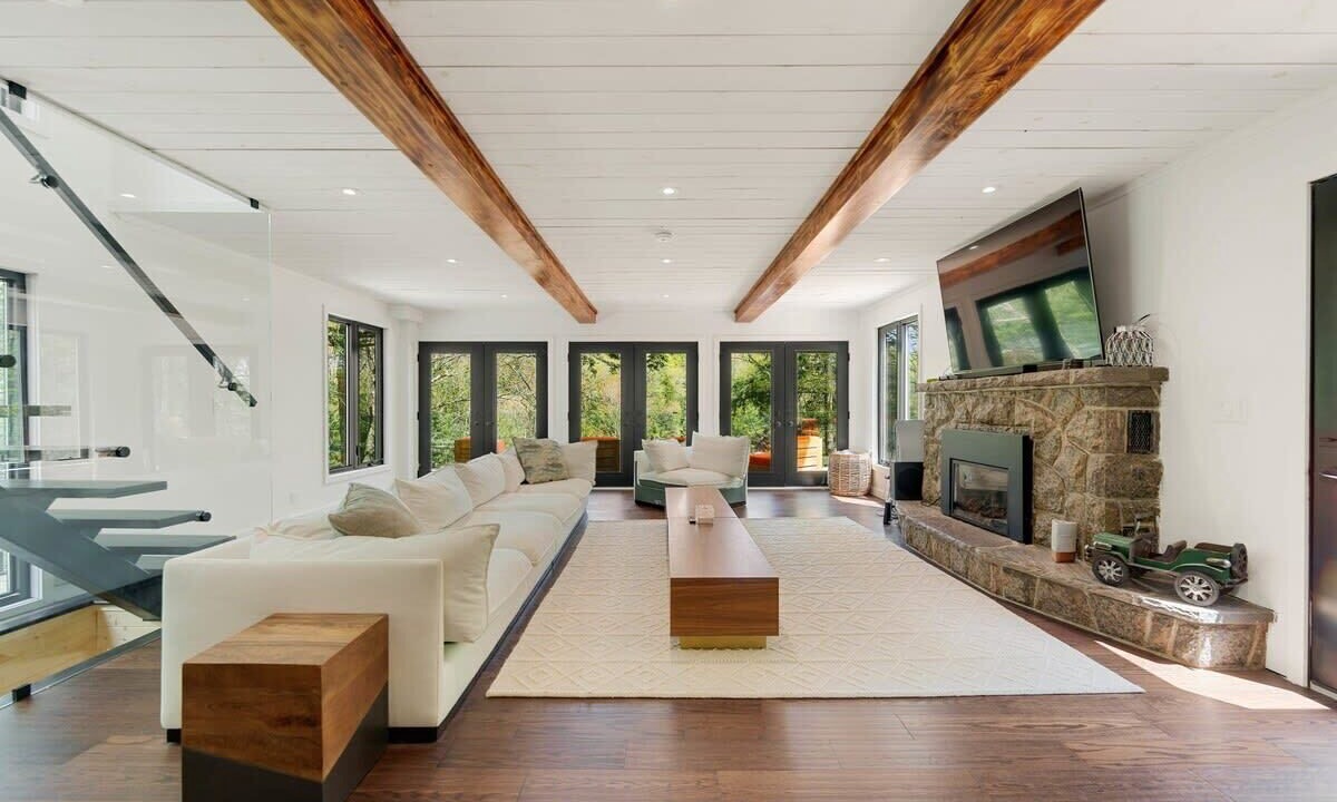 Photo of Livingroom in Muskoka Lakes