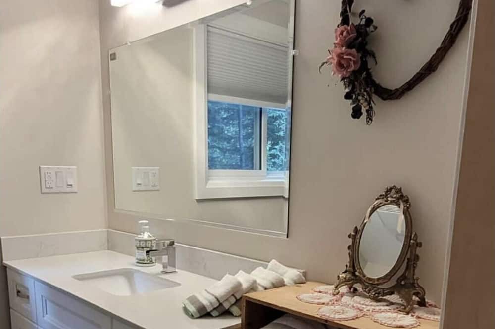 Photo of Bathroom in Faraday