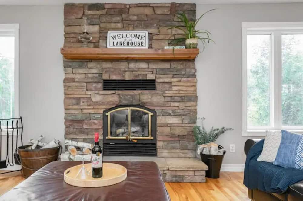 Photo of Livingroom in Tay Valley