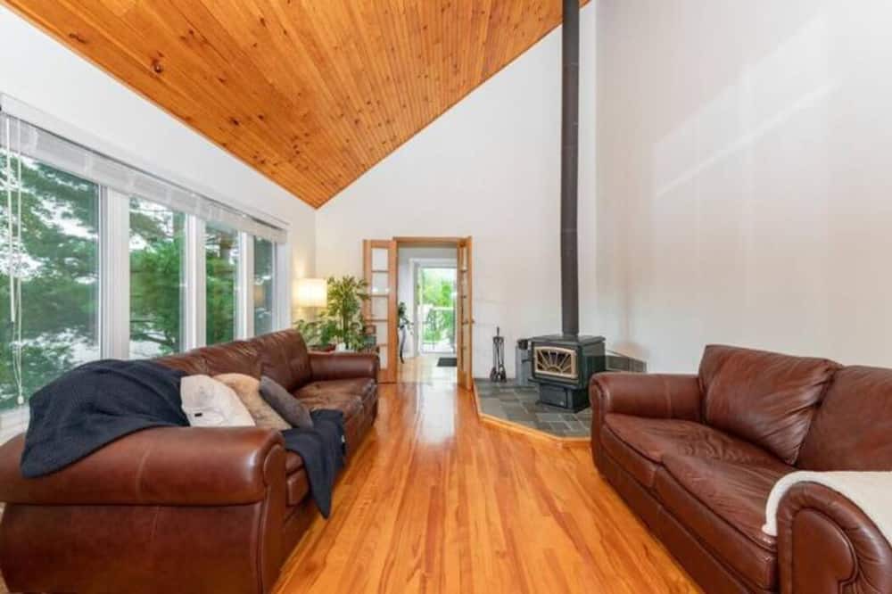 Photo of Livingroom in Tay Valley