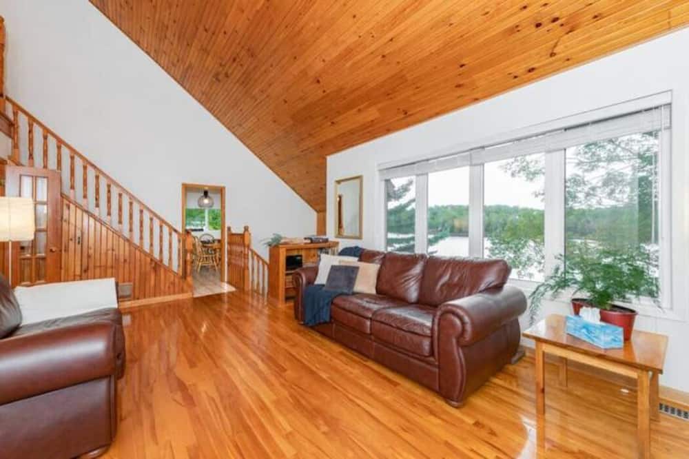 Photo of Livingroom in Tay Valley