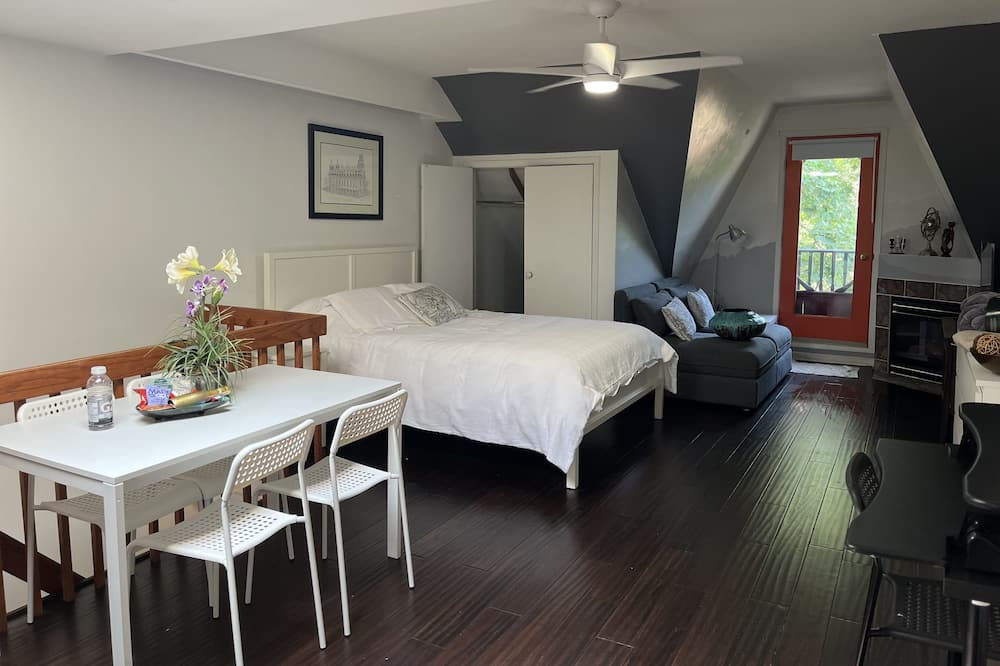 Photo of Bedroom in Cabbagetown