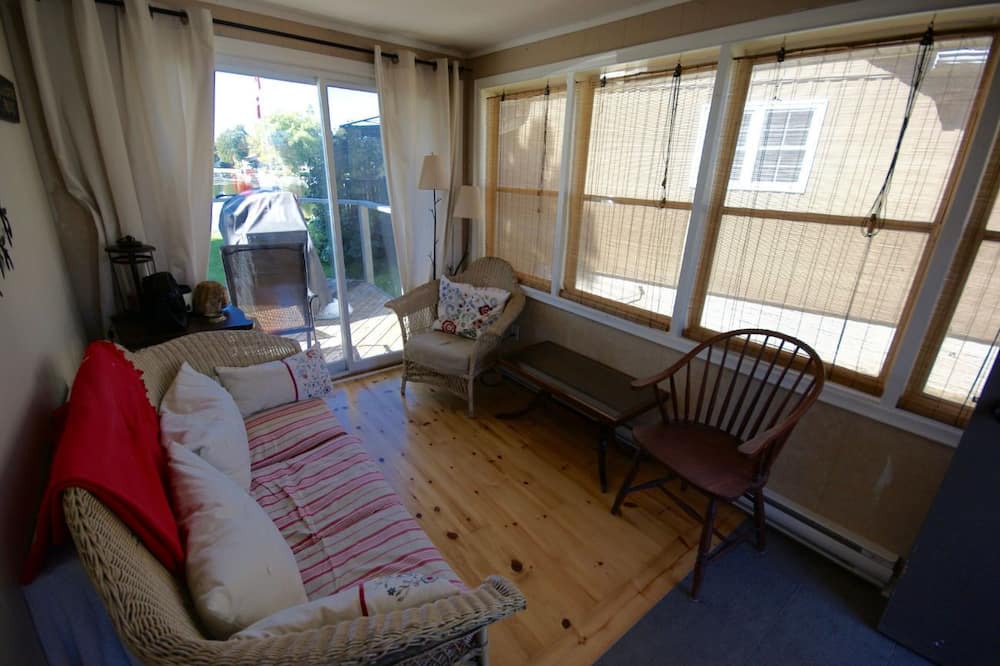 Photo of Livingroom in Cameron