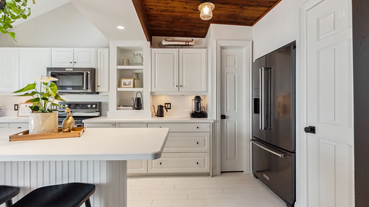 Photo of Kitchen in Lake of Bays