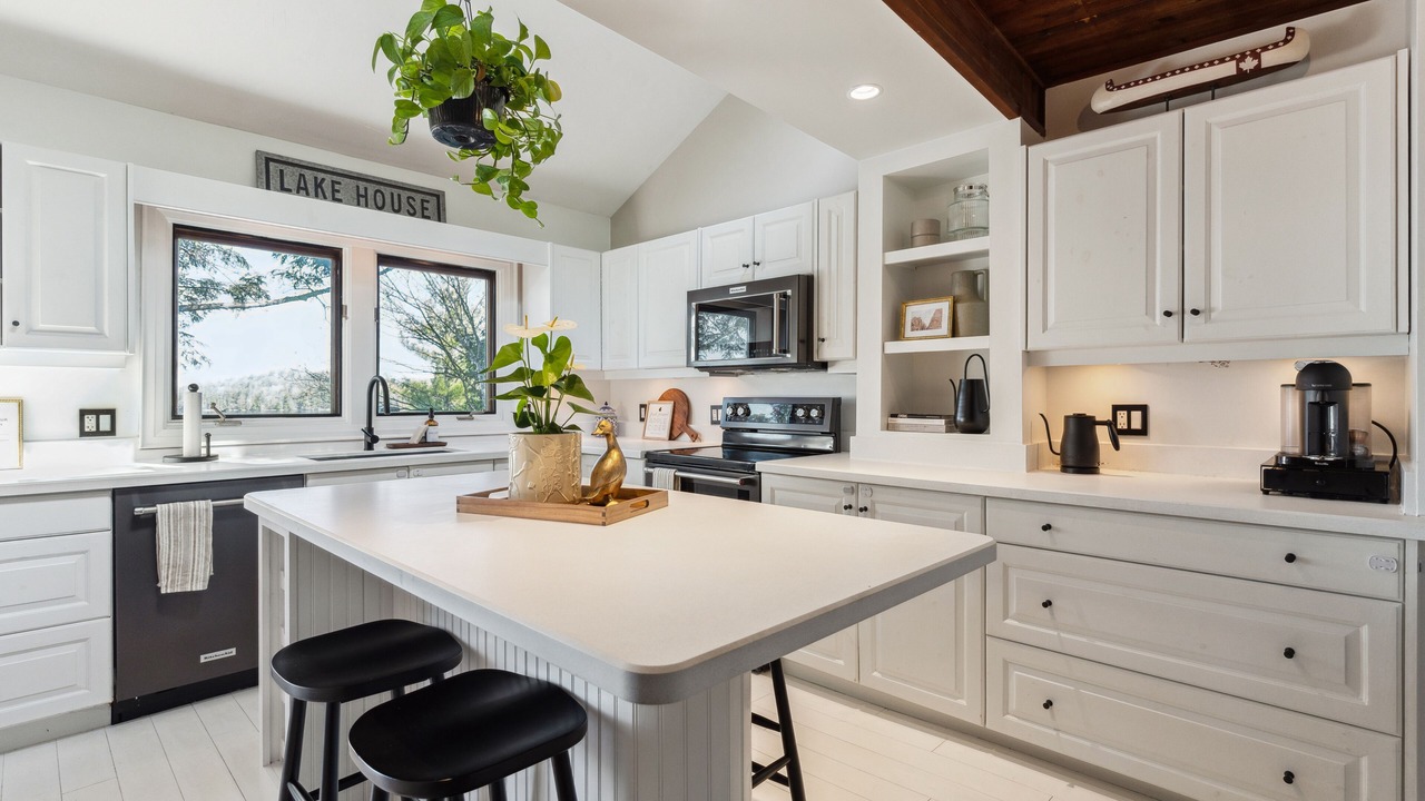 Photo of Kitchen in Lake of Bays