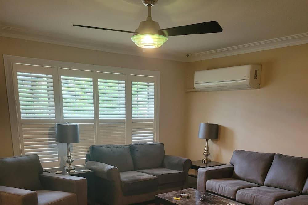 Photo of Livingroom in Fort Erie