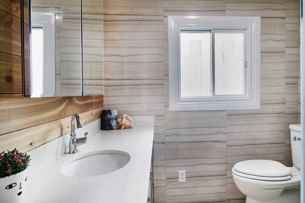 Photo of Bathroom in Valentia