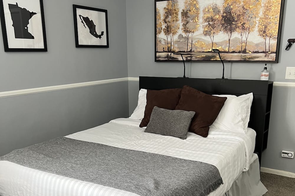 Photo of Bedroom in Brooklyn Park