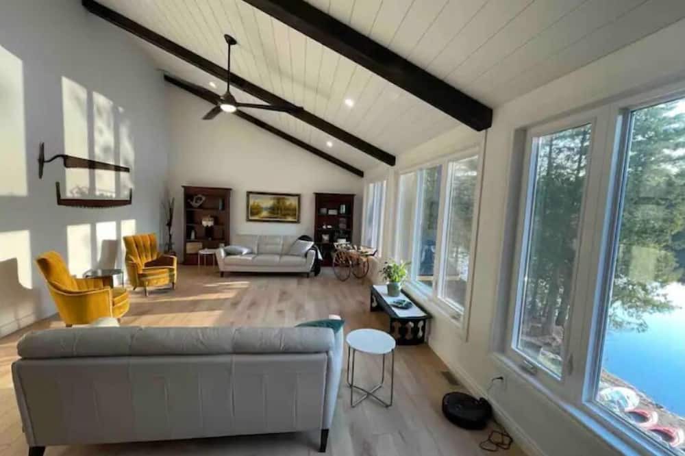 Photo of Livingroom in Alban